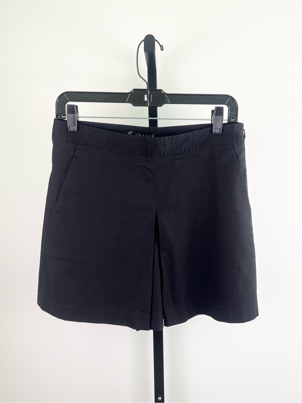 Theory Women Inverted Pleat Linen Shorts, Black, 6US